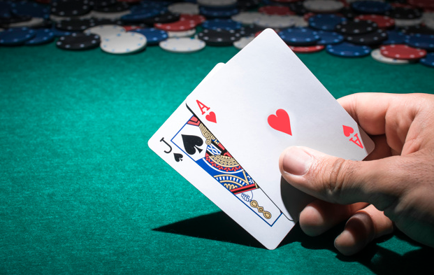 Как се играе покер с 2 и 5 карти